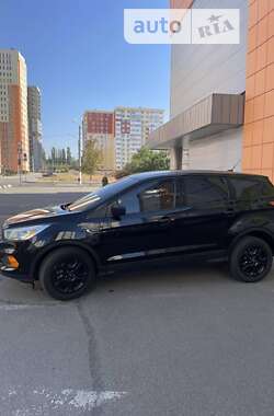 Позашляховик / Кросовер Ford Escape 2017 в 