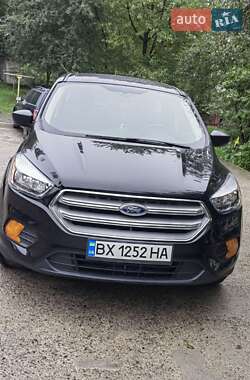 Внедорожник / Кроссовер Ford Escape 2019 в 