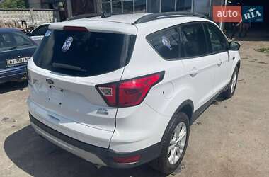 Внедорожник / Кроссовер Ford Escape 2017 в 