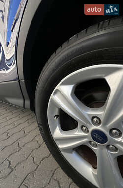 Внедорожник / Кроссовер Ford Escape 2015 в 