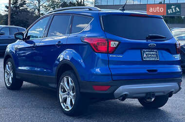 Внедорожник / Кроссовер Ford Escape 2019 в 