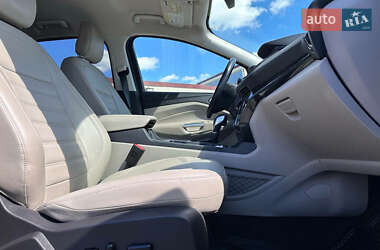 Внедорожник / Кроссовер Ford Escape 2019 в 