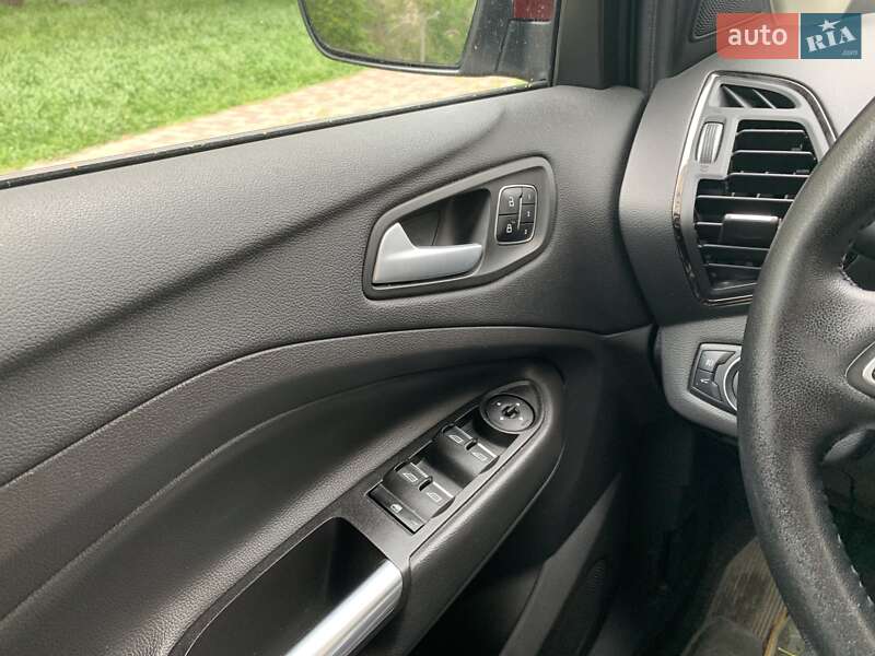 Внедорожник / Кроссовер Ford Escape 2016 в Одессе