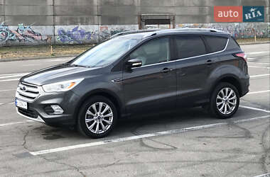 Внедорожник / Кроссовер Ford Escape 2018 в 