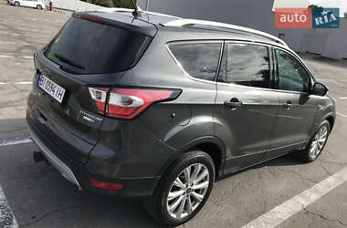 Внедорожник / Кроссовер Ford Escape 2018 в 