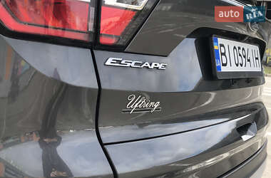 Внедорожник / Кроссовер Ford Escape 2018 в 