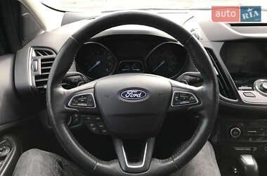Внедорожник / Кроссовер Ford Escape 2018 в 