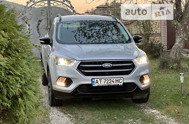 Внедорожник / Кроссовер Ford Escape 2016 в Богородчанах