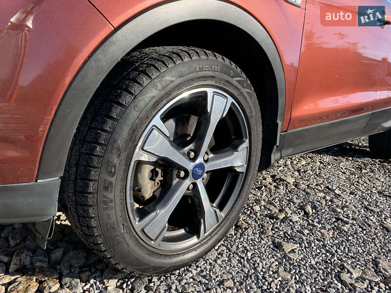 Внедорожник / Кроссовер Ford Escape 2017 в Львове
