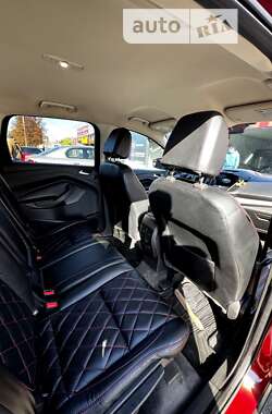 Внедорожник / Кроссовер Ford Escape 2017 в 