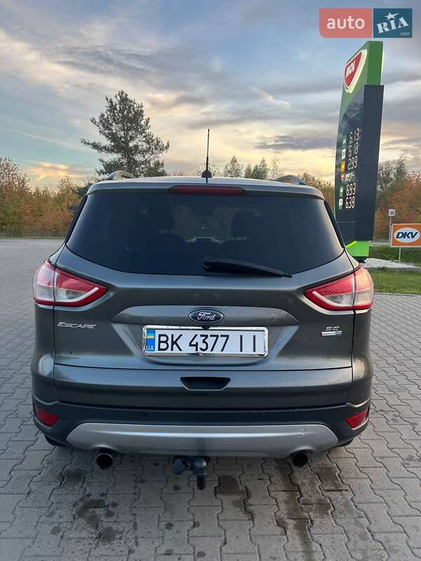 Внедорожник / Кроссовер Ford Escape 2016 в Дубно