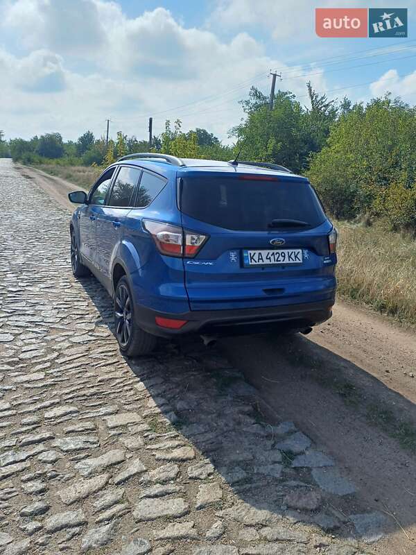 Позашляховик / Кросовер Ford Escape 2017 в Первомайську