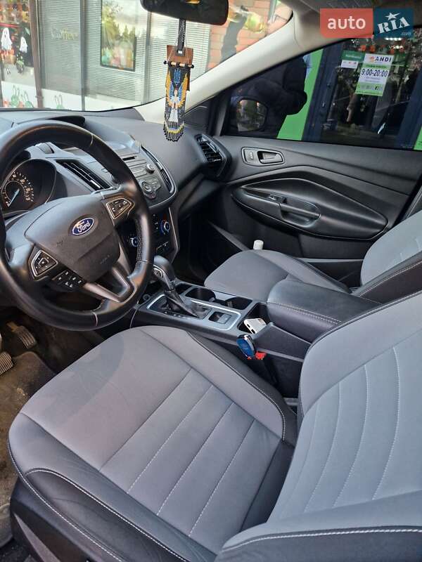 Внедорожник / Кроссовер Ford Escape 2018 в Днепре