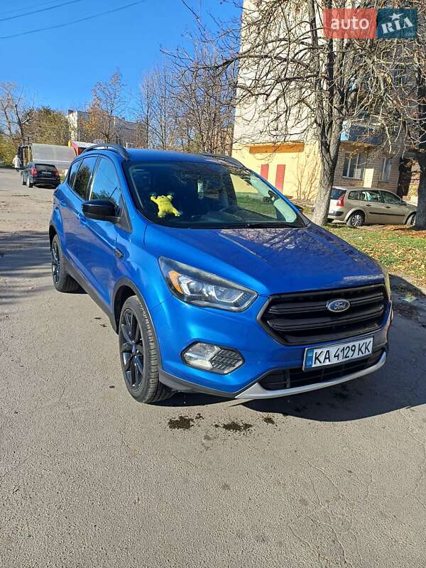 Позашляховик / Кросовер Ford Escape 2017 в Первомайську