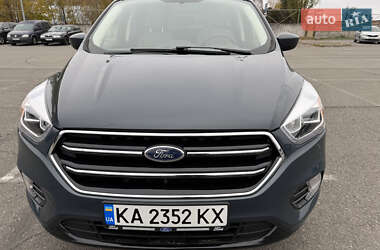 Внедорожник / Кроссовер Ford Escape 2018 в 