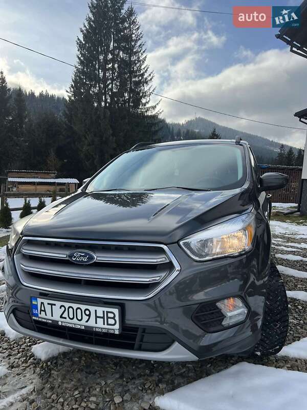 Внедорожник / Кроссовер Ford Escape 2018 в Буковеле