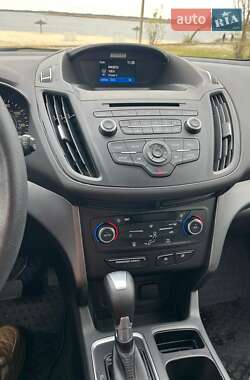 Внедорожник / Кроссовер Ford Escape 2016 в 