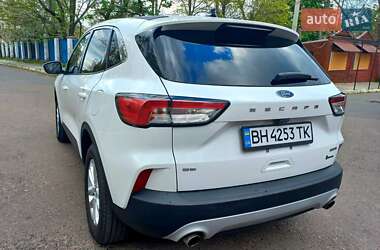 Внедорожник / Кроссовер Ford Escape 2019 в 