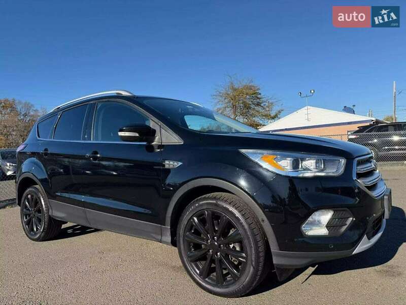 Внедорожник / Кроссовер Ford Escape 2019 в 
