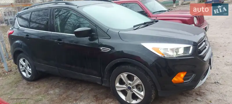 Позашляховик / Кросовер Ford Escape 2015 в 