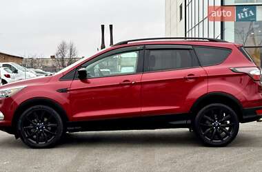 Внедорожник / Кроссовер Ford Escape 2016 в 