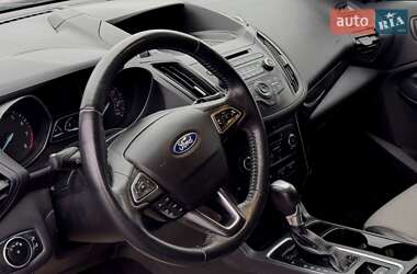 Внедорожник / Кроссовер Ford Escape 2016 в 