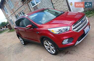 Внедорожник / Кроссовер Ford Escape 2019 в 