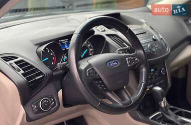 Внедорожник / Кроссовер Ford Escape 2016 в 