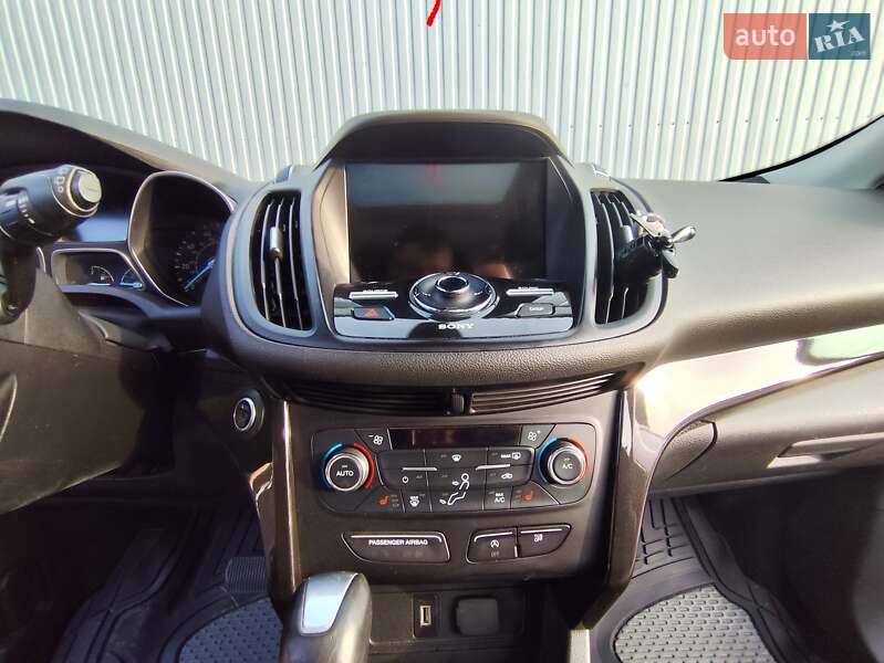 Внедорожник / Кроссовер Ford Escape 2016 в Одессе