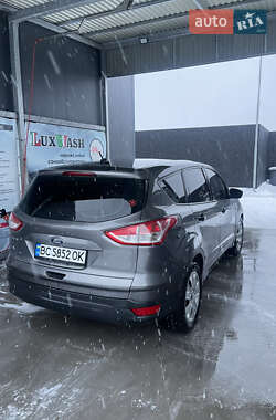 Внедорожник / Кроссовер Ford Escape 2012 в 