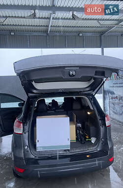 Внедорожник / Кроссовер Ford Escape 2012 в 