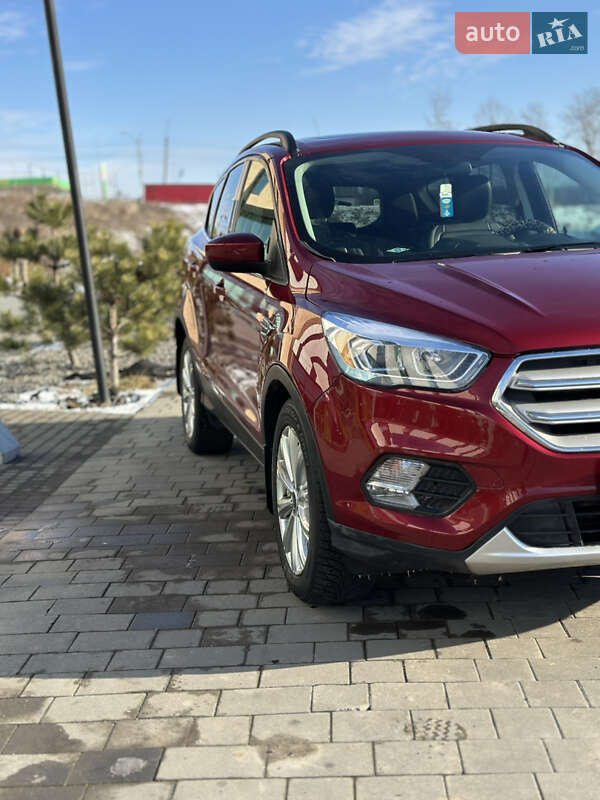 Внедорожник / Кроссовер Ford Escape 2018 в Хмельницком