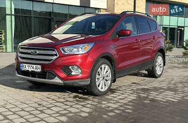 Позашляховик / Кросовер Ford Escape 2018 в 