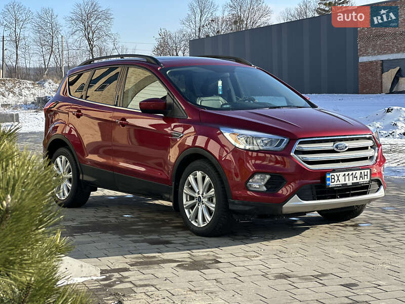 Внедорожник / Кроссовер Ford Escape 2018 в Хмельницком
