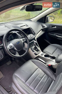 Внедорожник / Кроссовер Ford Escape 2013 в 