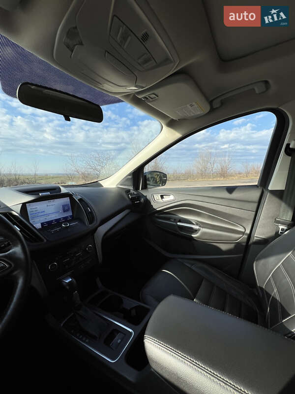 Внедорожник / Кроссовер Ford Escape 2017 в Южноукраинске