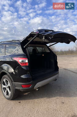 Внедорожник / Кроссовер Ford Escape 2017 в 