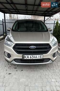 Внедорожник / Кроссовер Ford Escape 2017 в Киеве