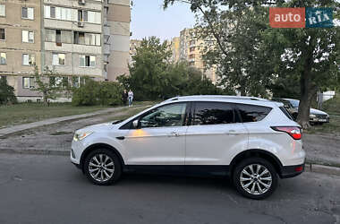 Позашляховик / Кросовер Ford Escape 2016 в 