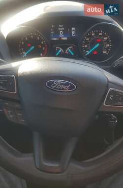 Внедорожник / Кроссовер Ford Escape 2018 в 