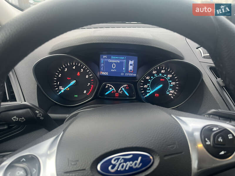 Внедорожник / Кроссовер Ford Escape 2015 в Ивано-Франковске