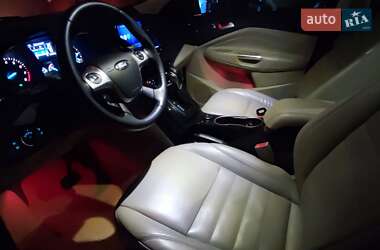 Внедорожник / Кроссовер Ford Escape 2016 в 