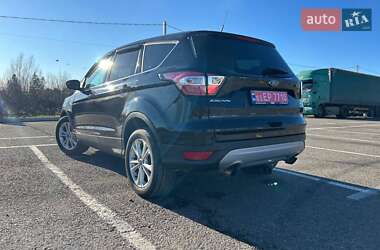 Позашляховик / Кросовер Ford Escape 2017 в Чернівцях