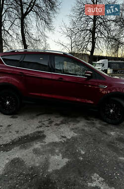 Внедорожник / Кроссовер Ford Escape 2018 в 