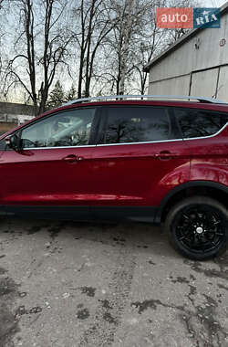 Внедорожник / Кроссовер Ford Escape 2018 в 