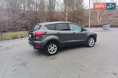 Внедорожник / Кроссовер Ford Escape 2019 в 