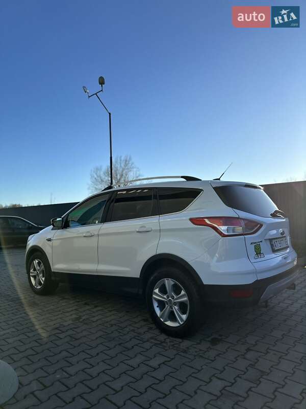Внедорожник / Кроссовер Ford Escape 2012 в 