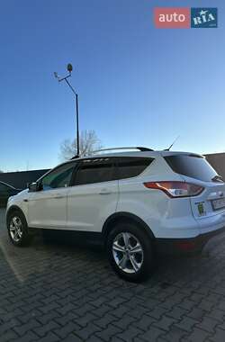 Внедорожник / Кроссовер Ford Escape 2012 в 