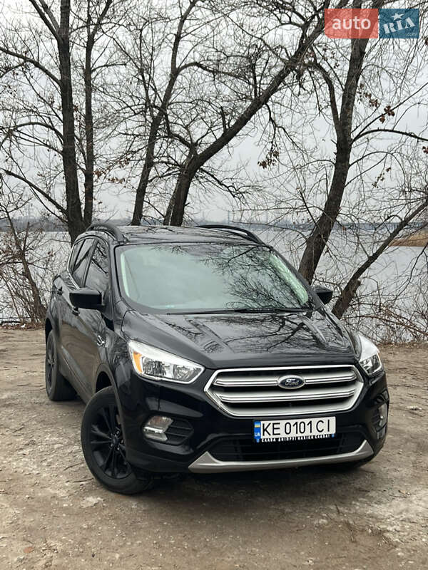 Внедорожник / Кроссовер Ford Escape 2018 в 