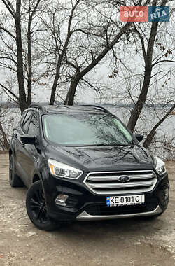 Внедорожник / Кроссовер Ford Escape 2018 в 